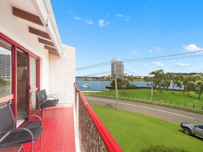Coral Gardens unit 2 - Water views and easy walk to Twin Towns Services Club, Coolangatta